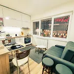 Exclusive Main Square *