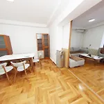 Exclusive Main Square アパート