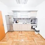 Exclusive Main Square アパート