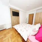 アパート Exclusive Main Square スコピエ