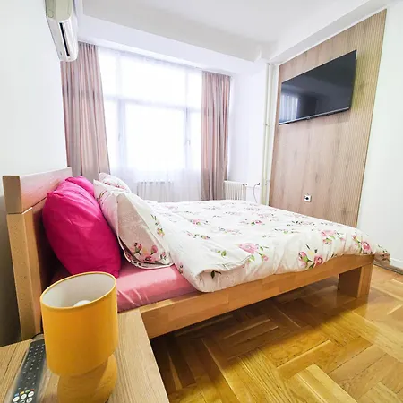 Exclusive Main Square Apartment