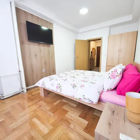 Exclusive Main Square Apartment