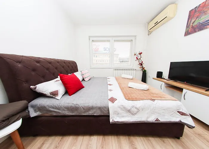 Exclusive Main Square Apartment *