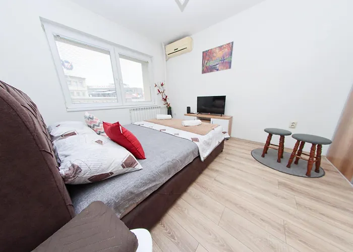 Exclusive Main Square 스코페