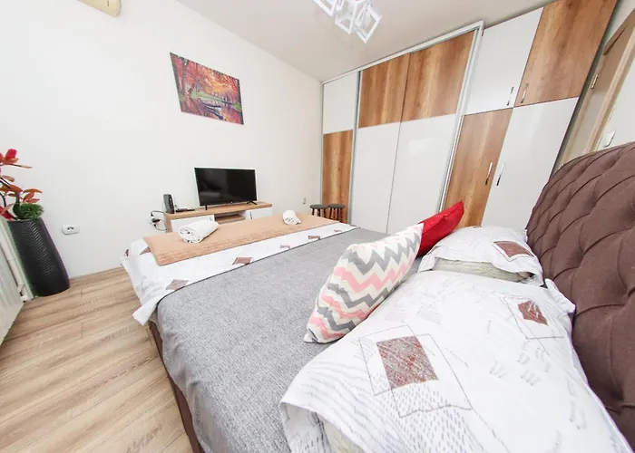 Exclusive Main Square Apartment *