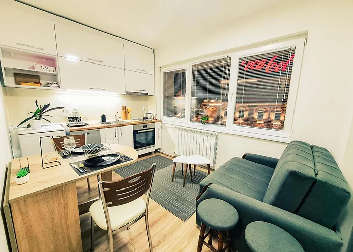 Exclusive Main Square *