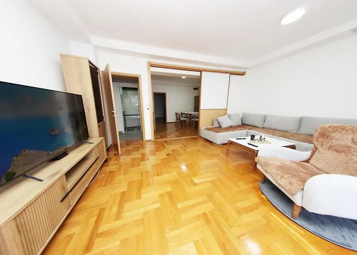 Exclusive Main Square *