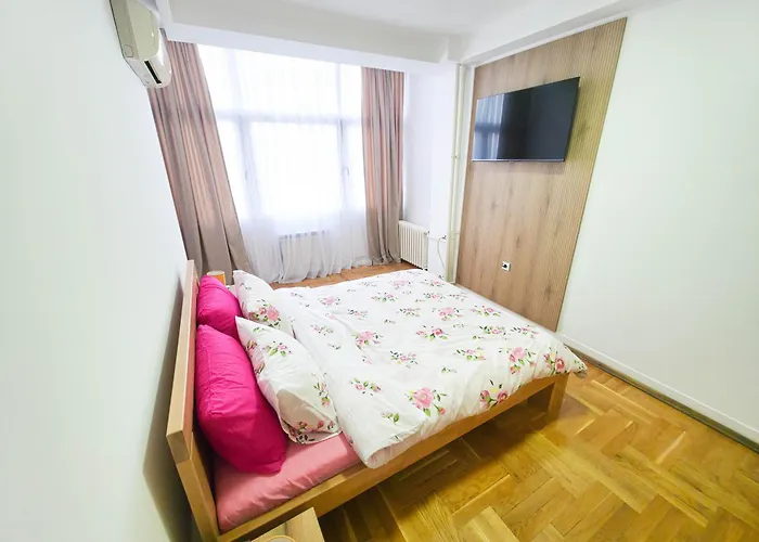 Exclusive Main Square *