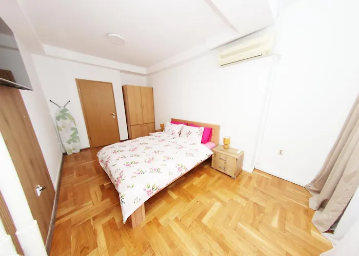 Exclusive Main Square * 스코페