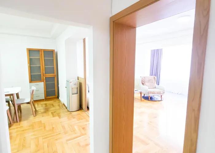 Exclusive Main Square Apartment *